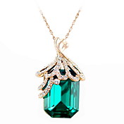 Women's Vintage Cut Out Crystal Layered Short Pendant