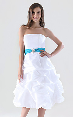 A-line Strapless Knee-length Taffeta Pick-up Bridesmaid/Homecoming Dress
