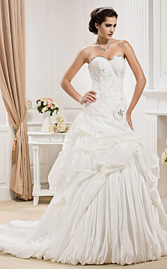 Ball Gown Sweetheart Corte dei treni Taffetà abito da sposa
