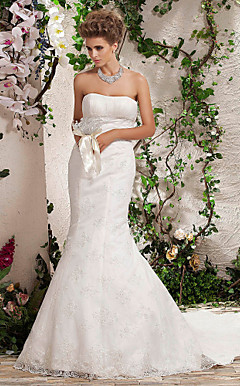 Trumpet/Mermaid Strapless Chapel Train Lace Wedding Dress
