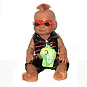 uno cute african-american bambola con la musica