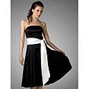 Freiraum! a-line trägerlosen knielangen Satin Brautjungfer / Hochzeit Kleid